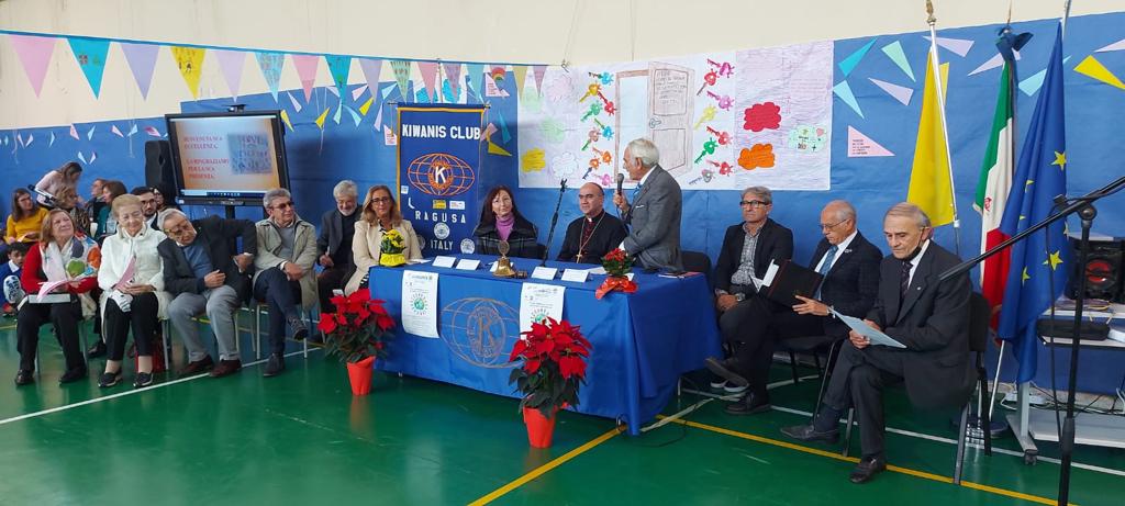 presidente kiwanis interviene per il saluto